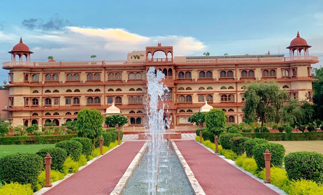 Umaid Palace - A Lakeside Heritage Palace Resort Near Jaipur Close To Bhangarh & Chand Baori Stepwell Abhaneri Dubbī Eksteriør bilde