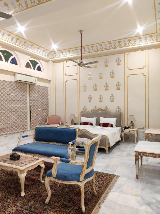 Umaid Palace - A Lakeside Heritage Palace Resort Near Jaipur Close To Bhangarh & Chand Baori Stepwell Abhaneri Dubbī Eksteriør bilde