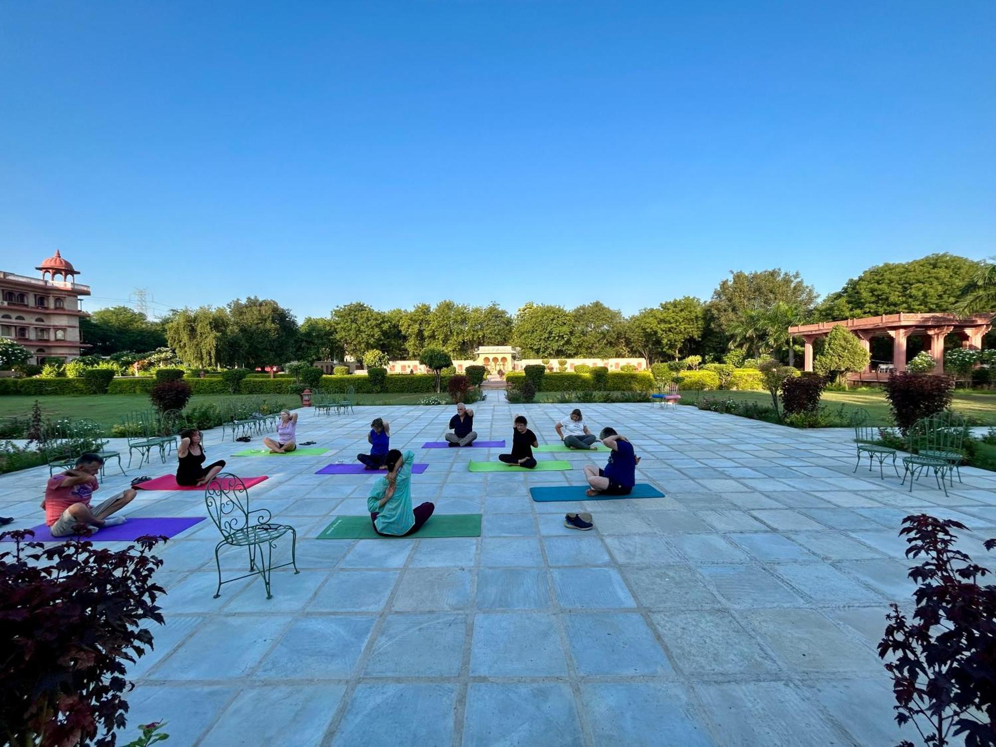 Umaid Palace - A Lakeside Heritage Palace Resort Near Jaipur Close To Bhangarh & Chand Baori Stepwell Abhaneri Dubbī Eksteriør bilde