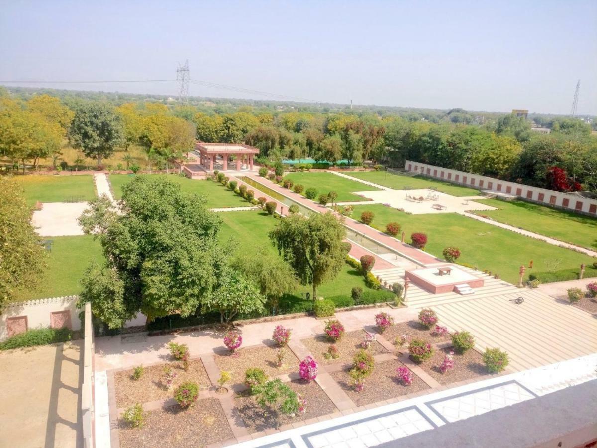 Umaid Palace - A Lakeside Heritage Palace Resort Near Jaipur Close To Bhangarh & Chand Baori Stepwell Abhaneri Dubbī Eksteriør bilde