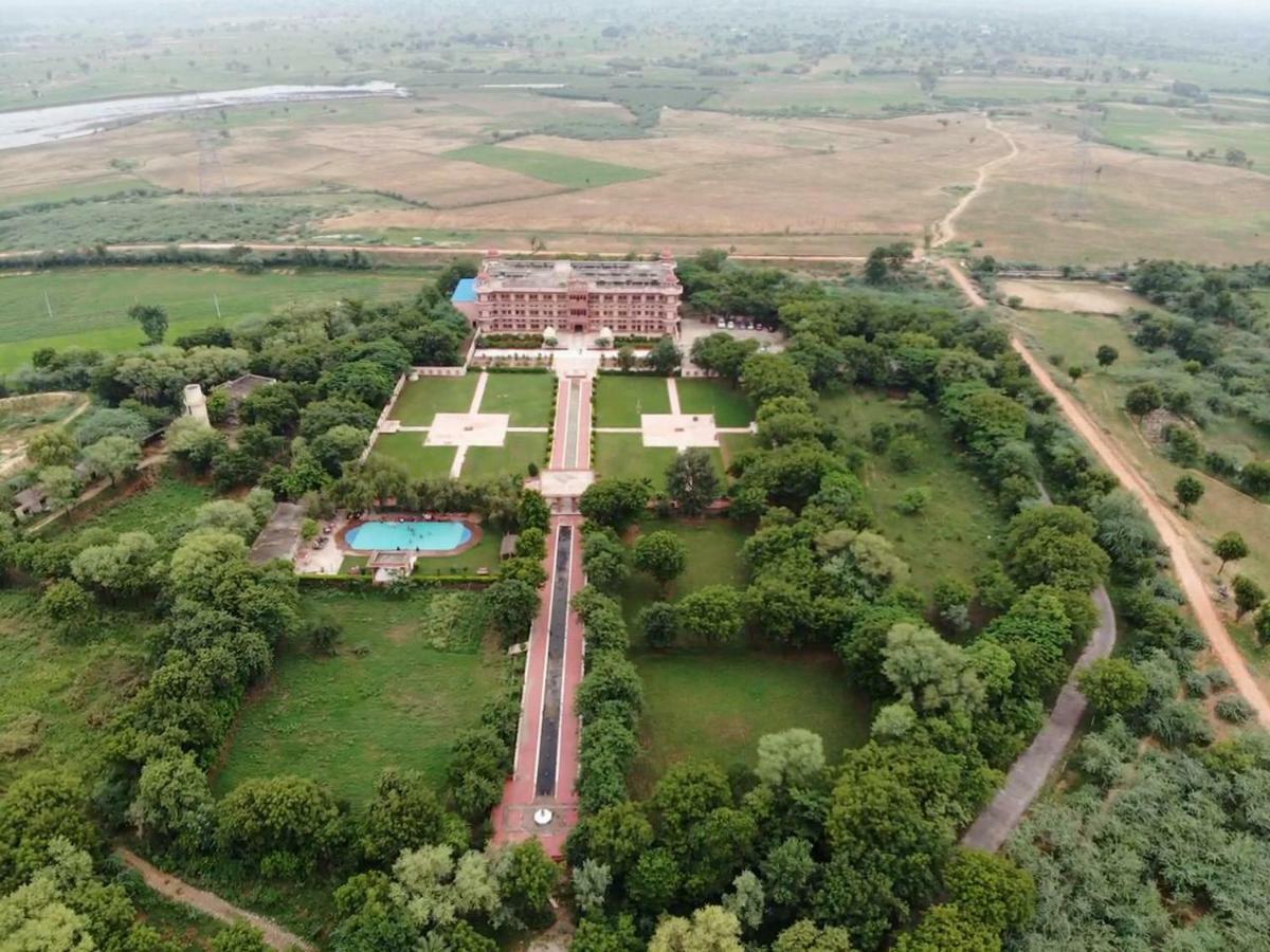 Umaid Palace - A Lakeside Heritage Palace Resort Near Jaipur Close To Bhangarh & Chand Baori Stepwell Abhaneri Dubbī Eksteriør bilde