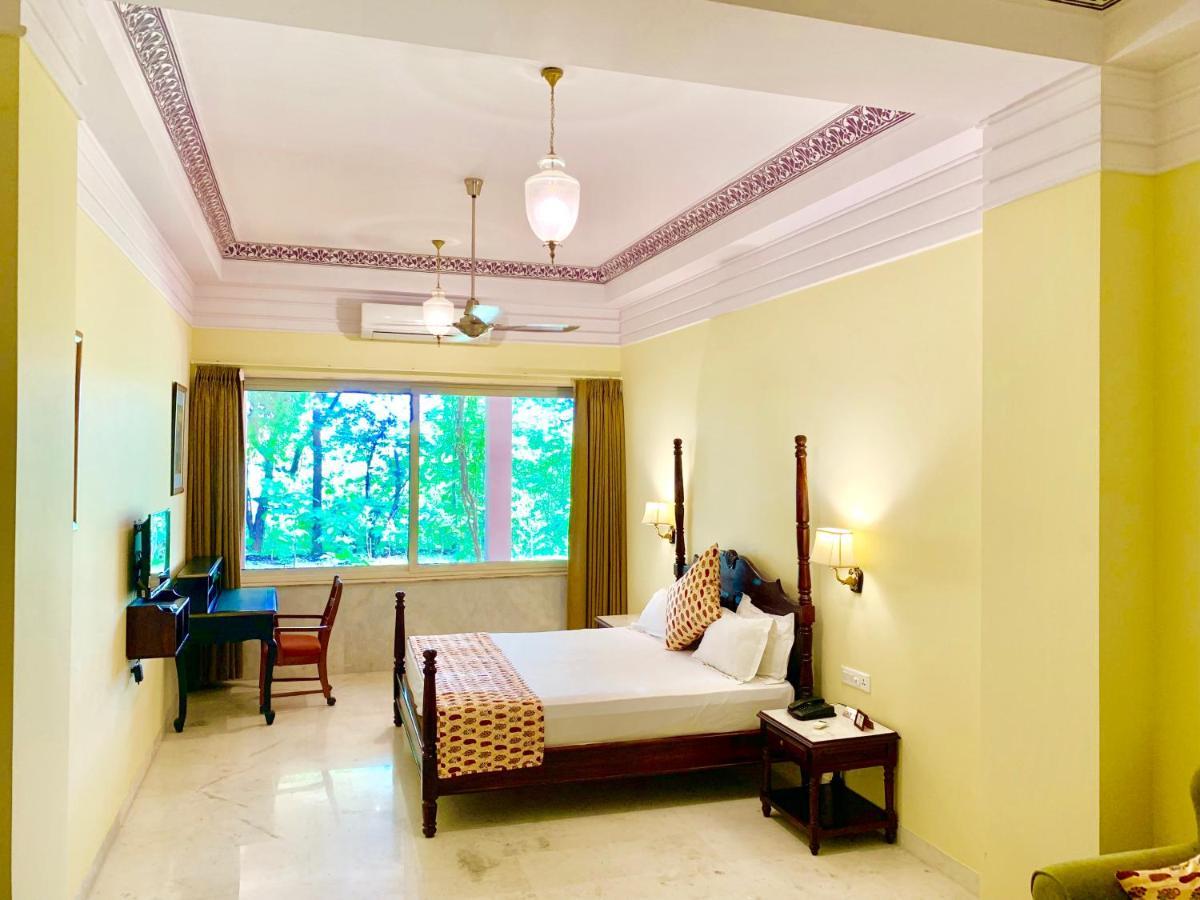 Umaid Palace - A Lakeside Heritage Palace Resort Near Jaipur Close To Bhangarh & Chand Baori Stepwell Abhaneri Dubbī Eksteriør bilde